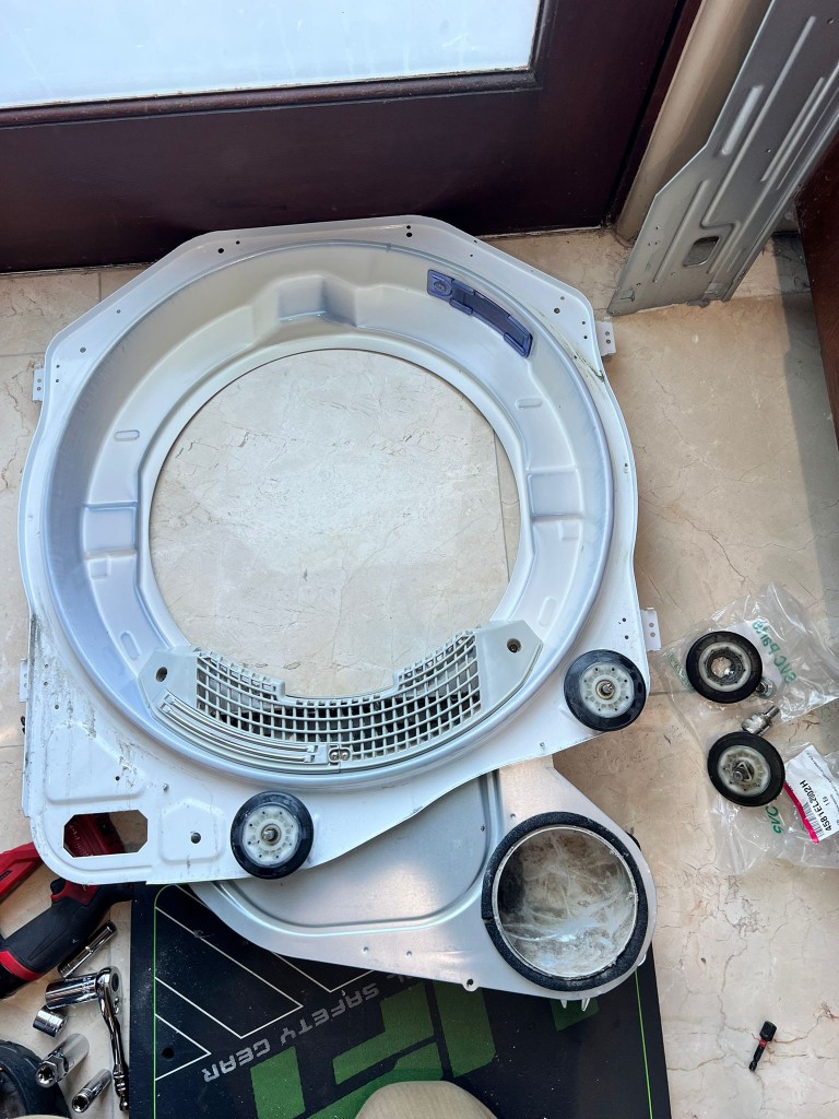 Professional oven repair technician — Viking range